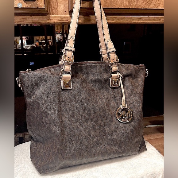 Michael Kors Signature Logo Tote - Picture 5 of 11